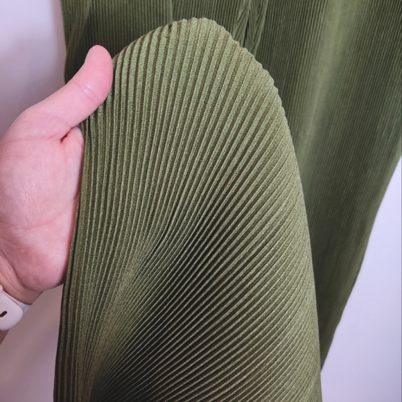 NEW PrettyLittleThing Tall Olive Plisse High Waisted Wide Leg Pants Size 16 - Picture 8 of 11